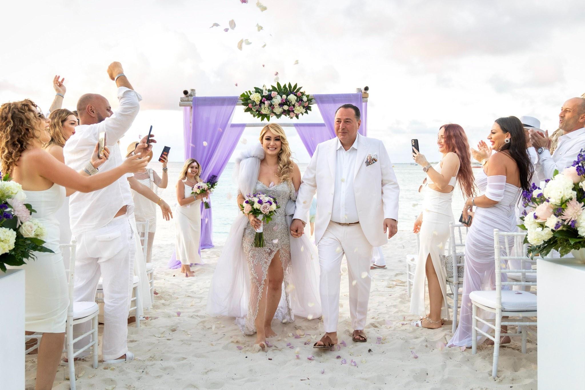 carousel-hero-element image-3